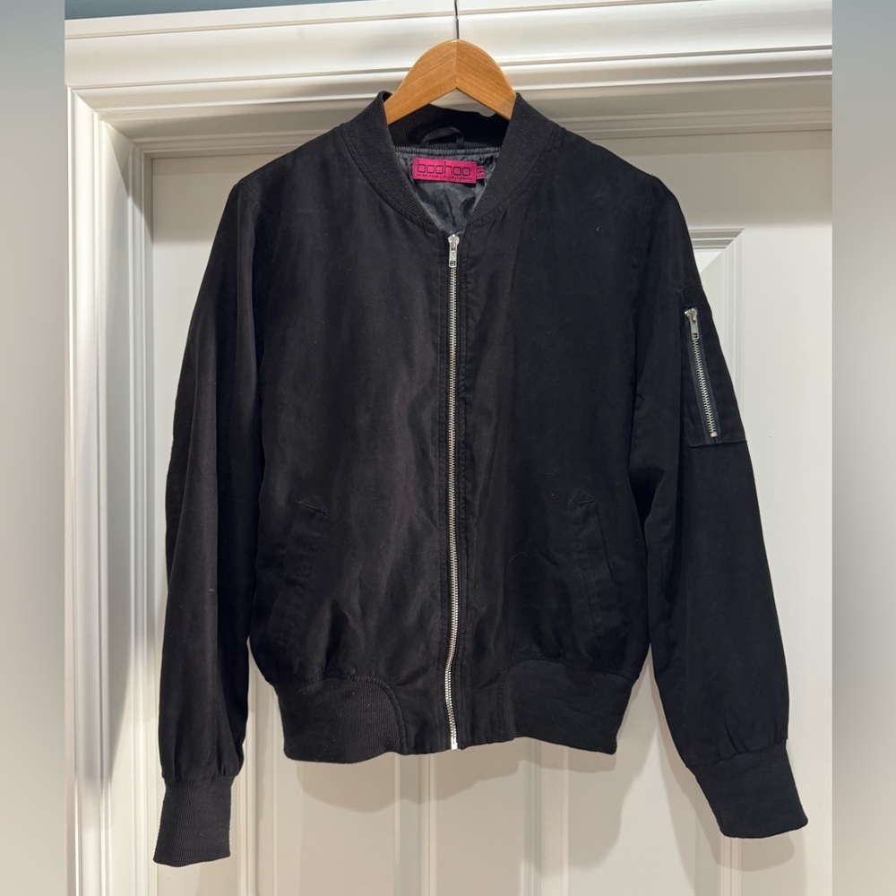 Boohoo women’s suede like bomber Jacket black Size 10
